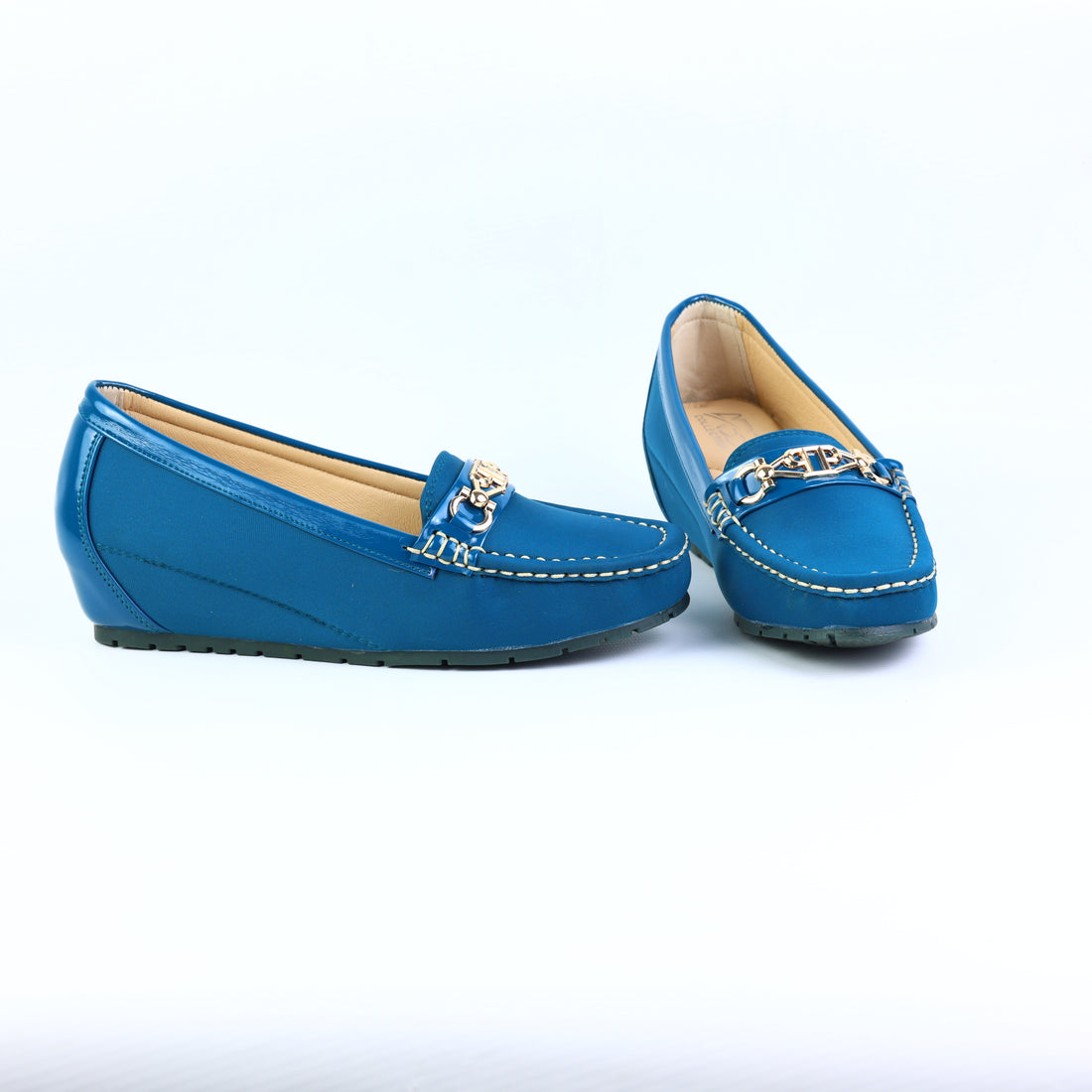 M01093 silk wedge