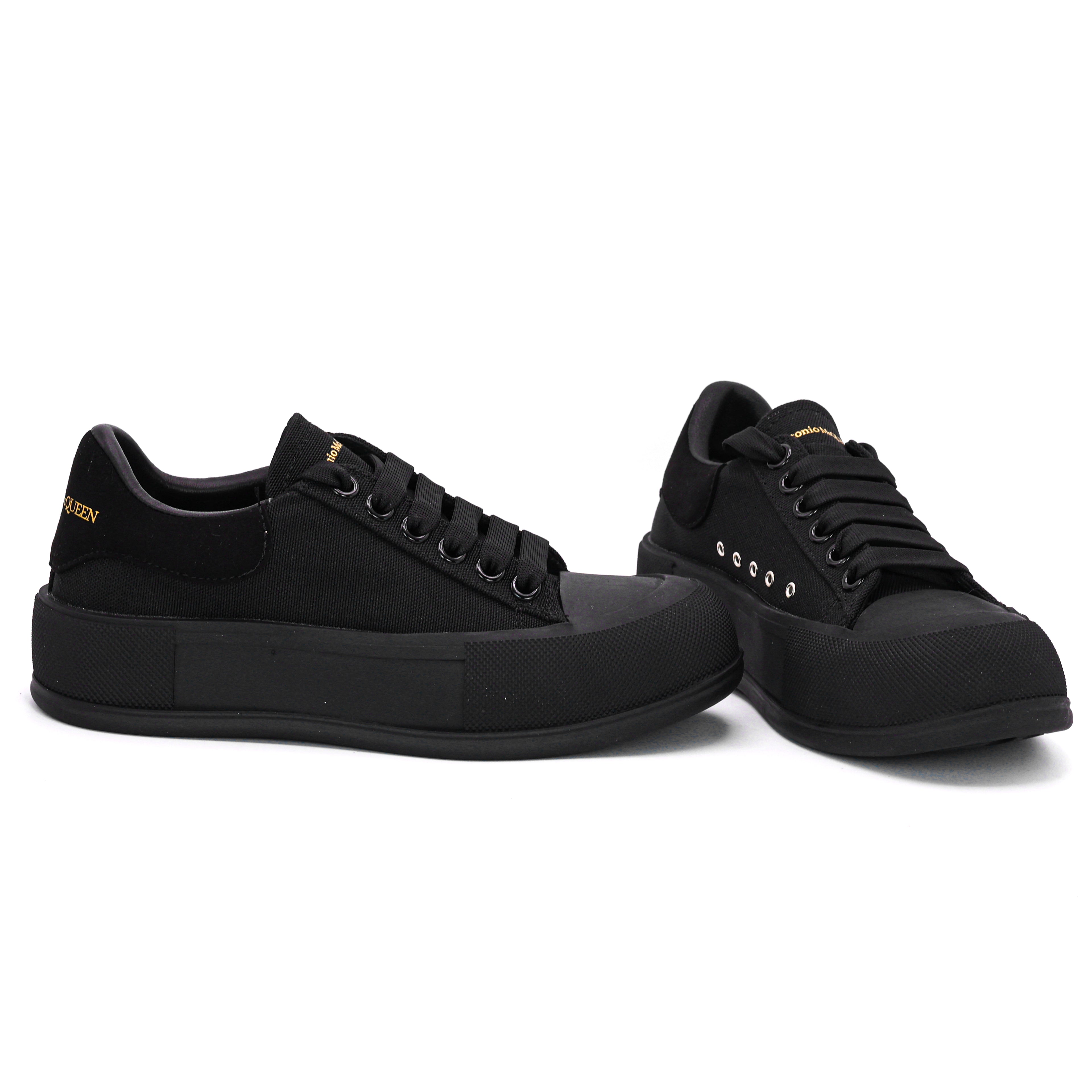 M011773 canvas shoes