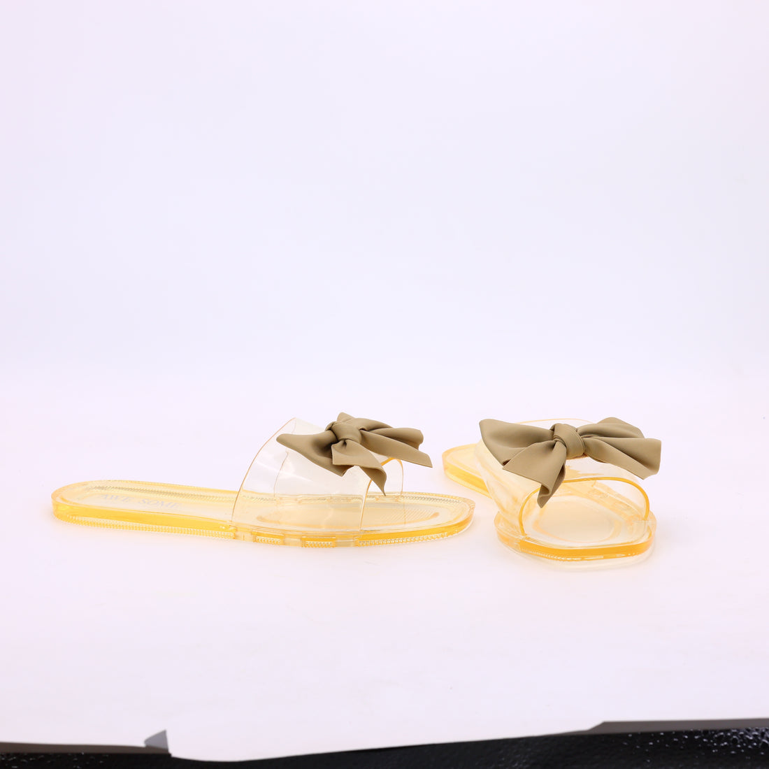 M011796 crystal slipper