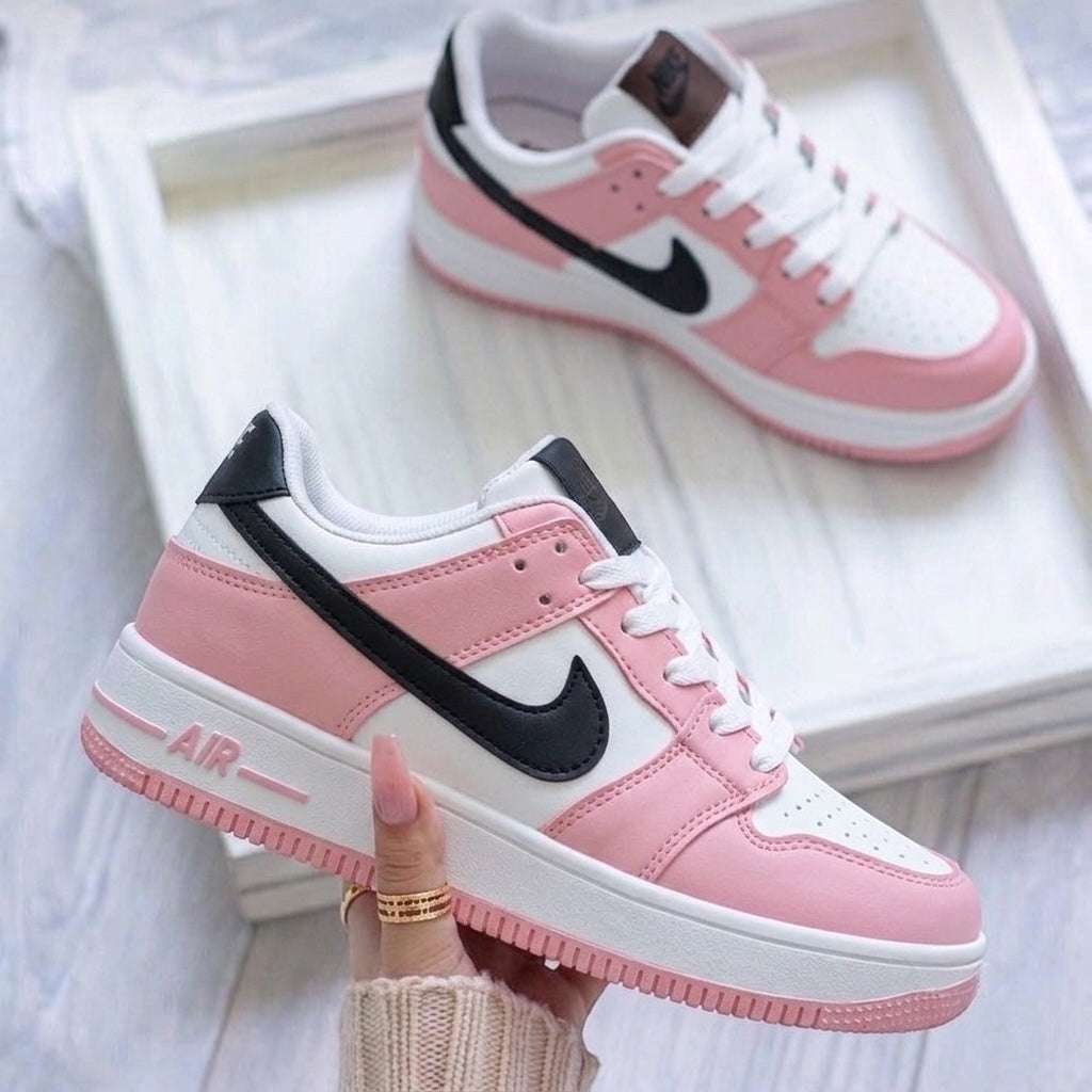 M0445 tick sneaker