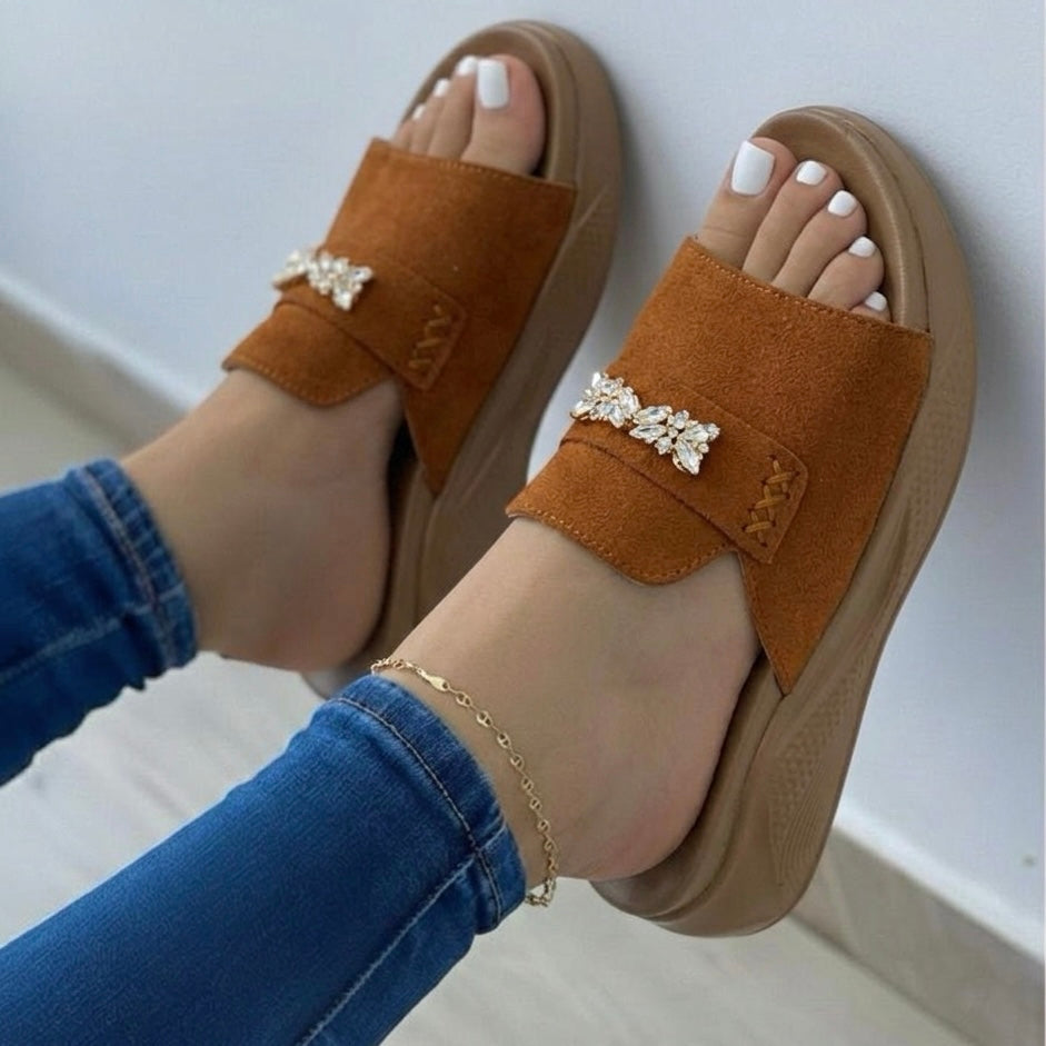 M011489 comfy slipper