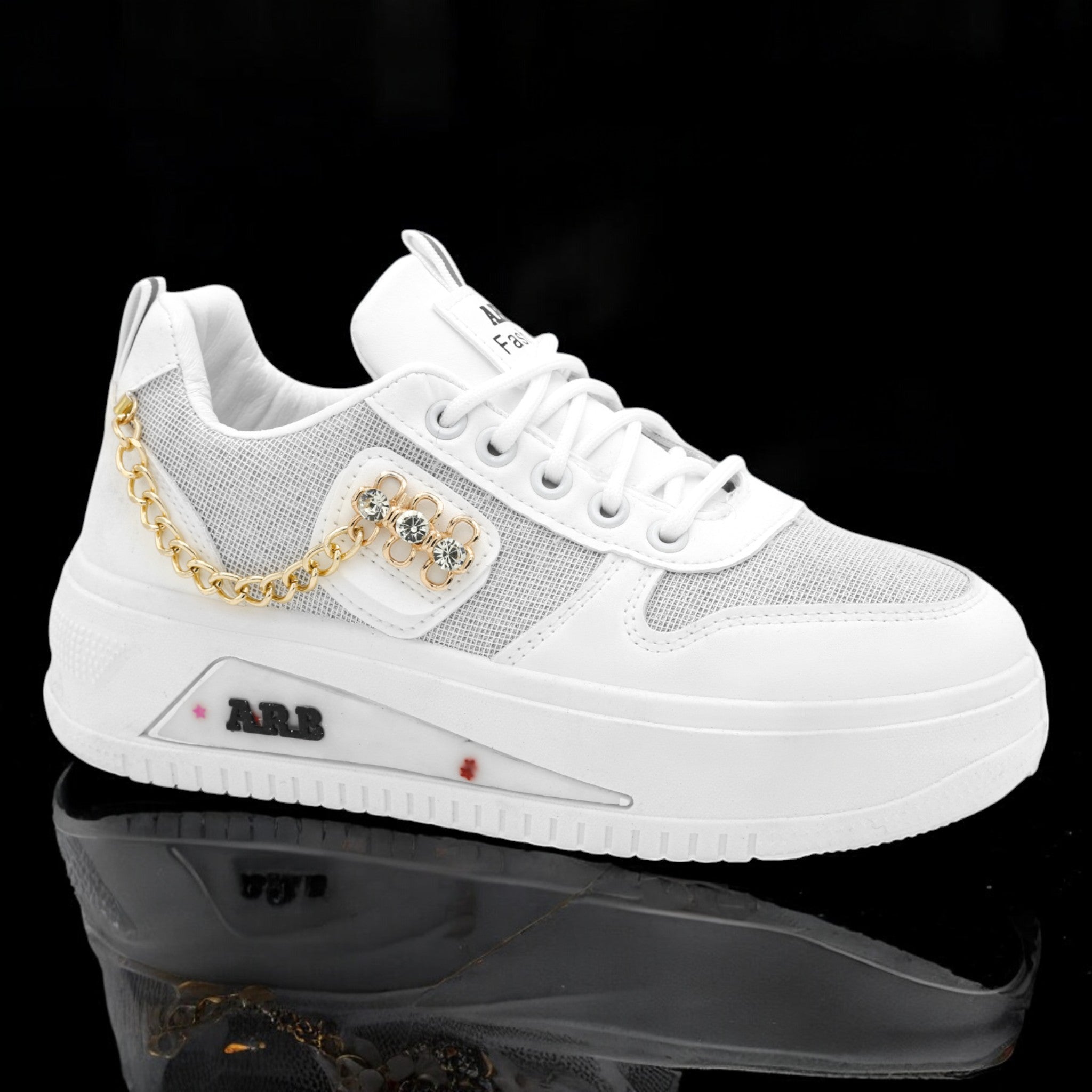 M0446 chain sneaker