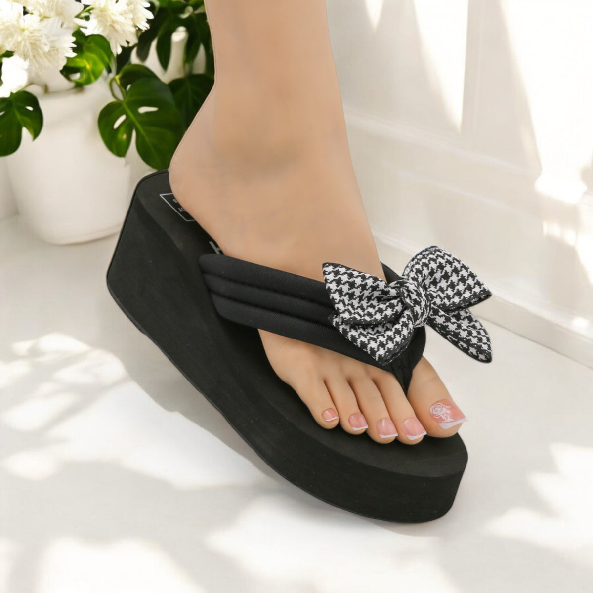 Sachiuma flip-flop Bow