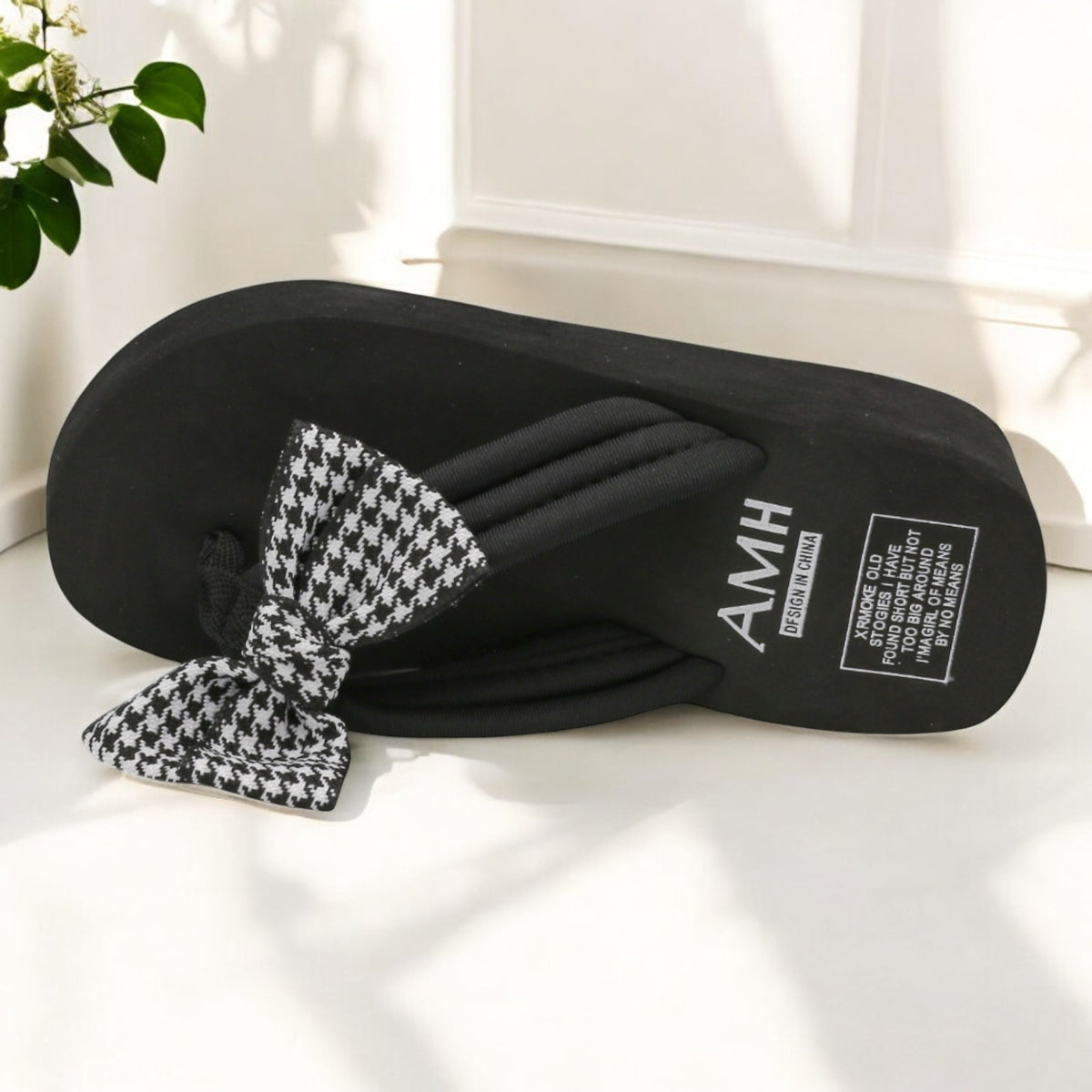Sachiuma flip-flop Bow