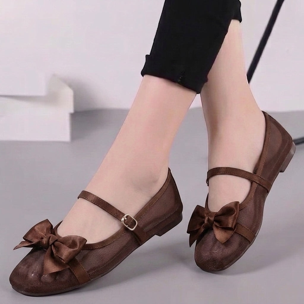 A pair of women&