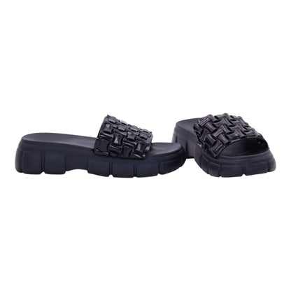 M011722 slipper