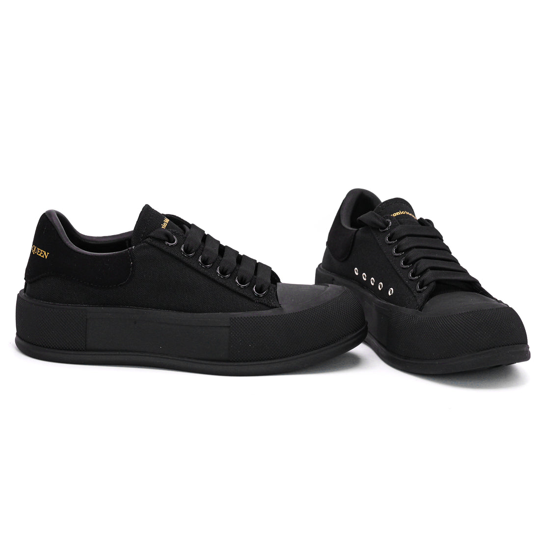 M011773 canvas shoes
