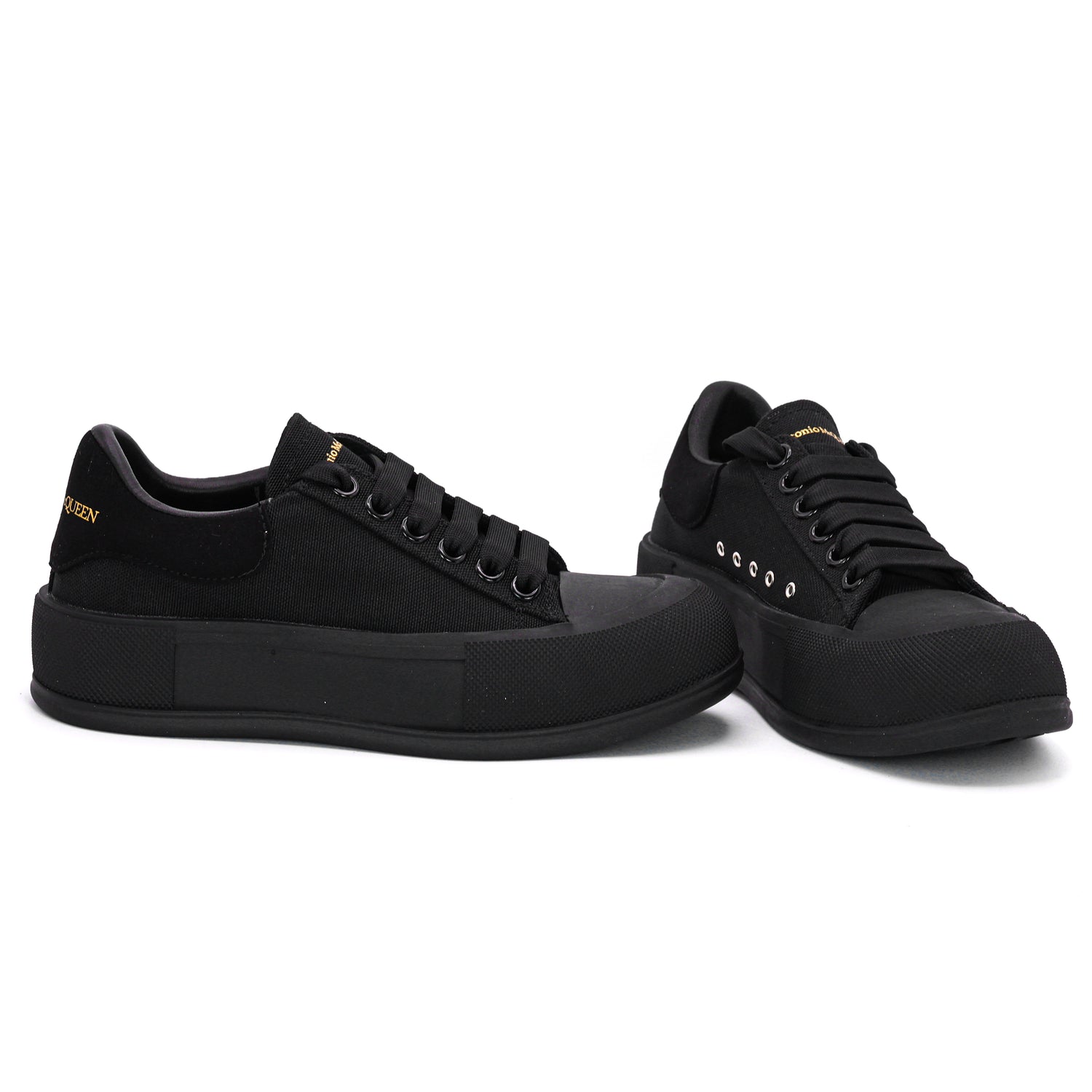 M011773 canvas shoes