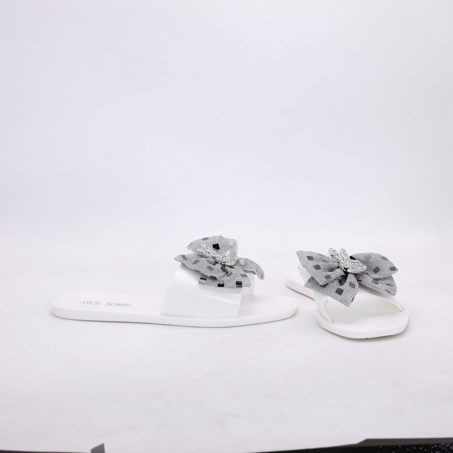 M011797 crystal slipper