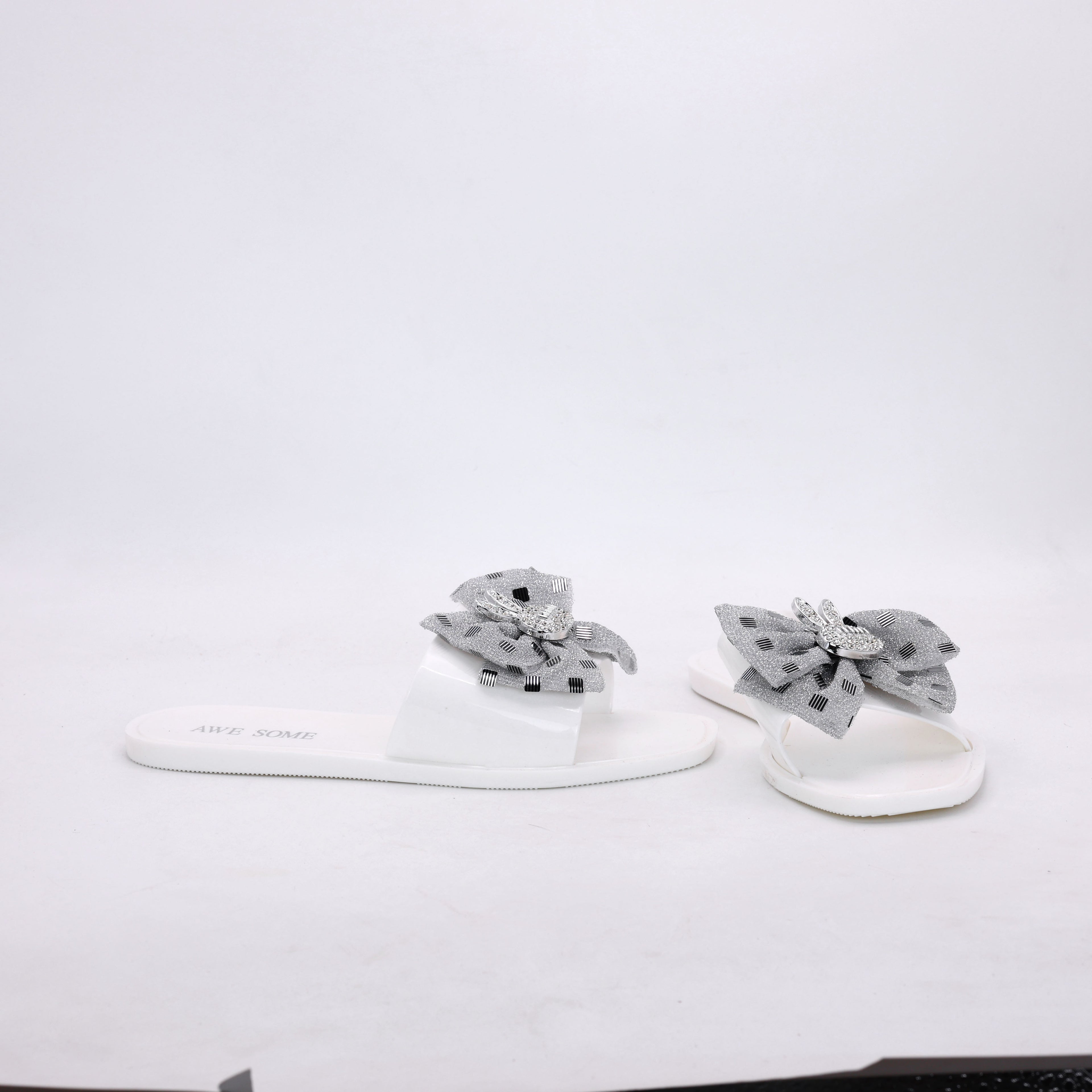M011797 crystal slipper