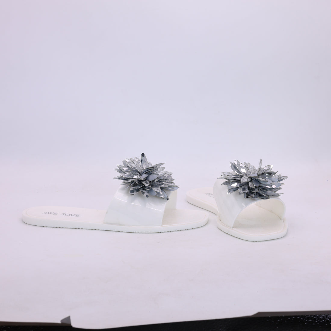 M011795 crystal slipper