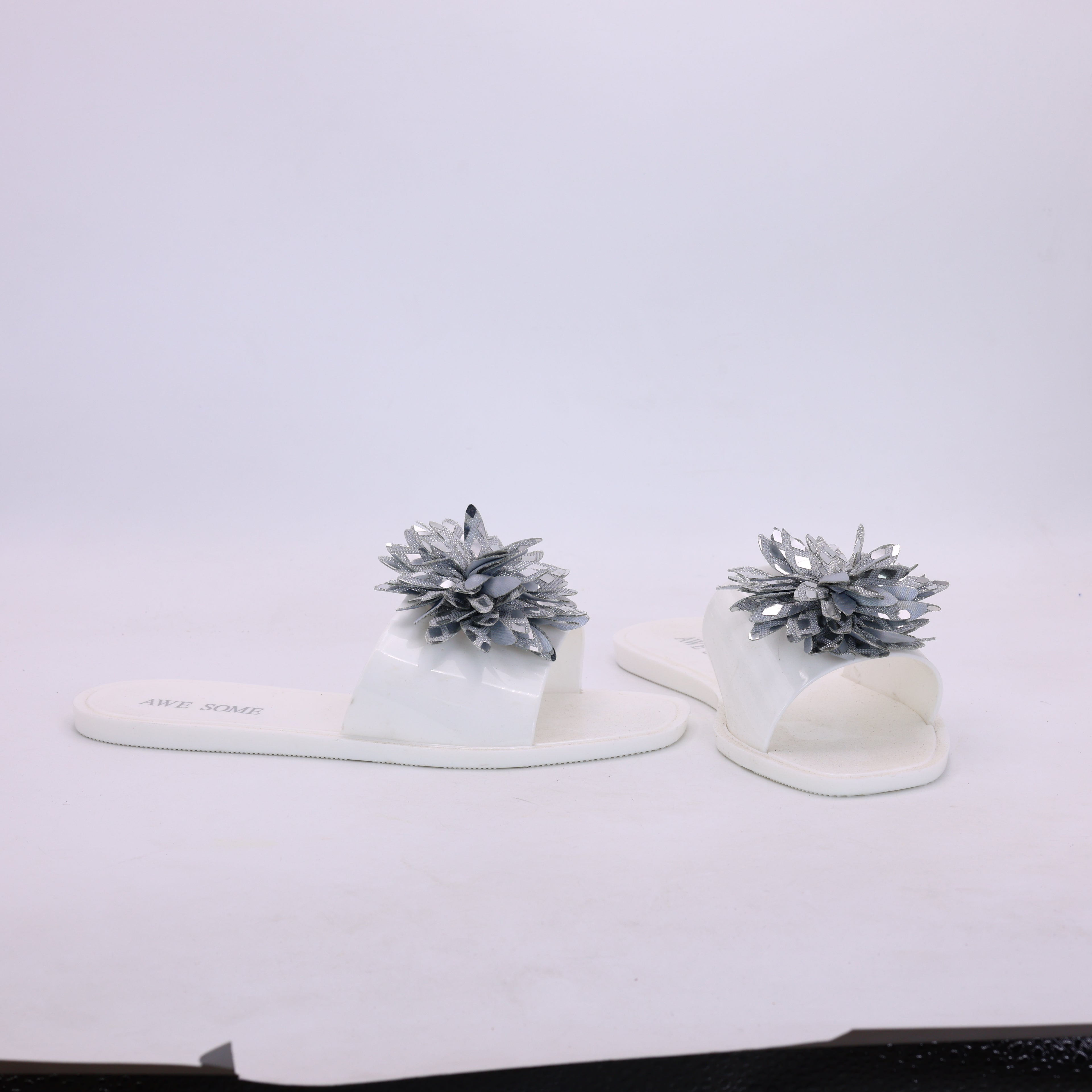 M011795 crystal slipper