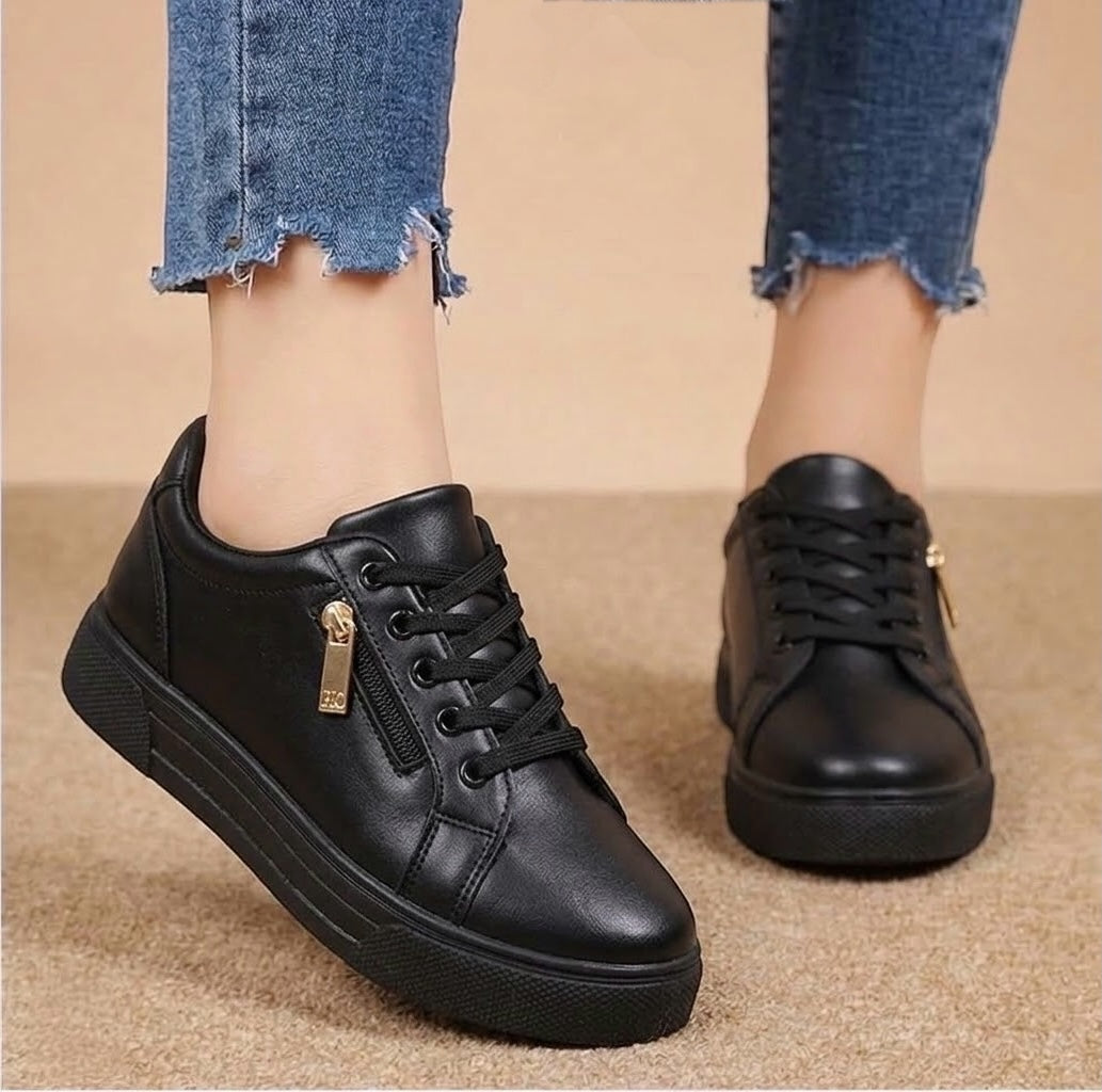 D02 black sneaker