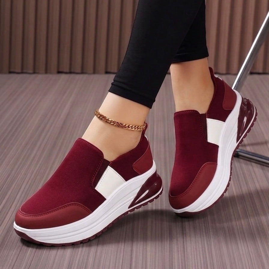 A pair of women&