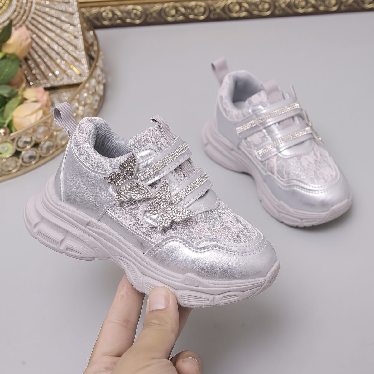 M012122 kids shoes