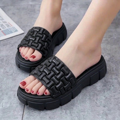 M011722 slipper
