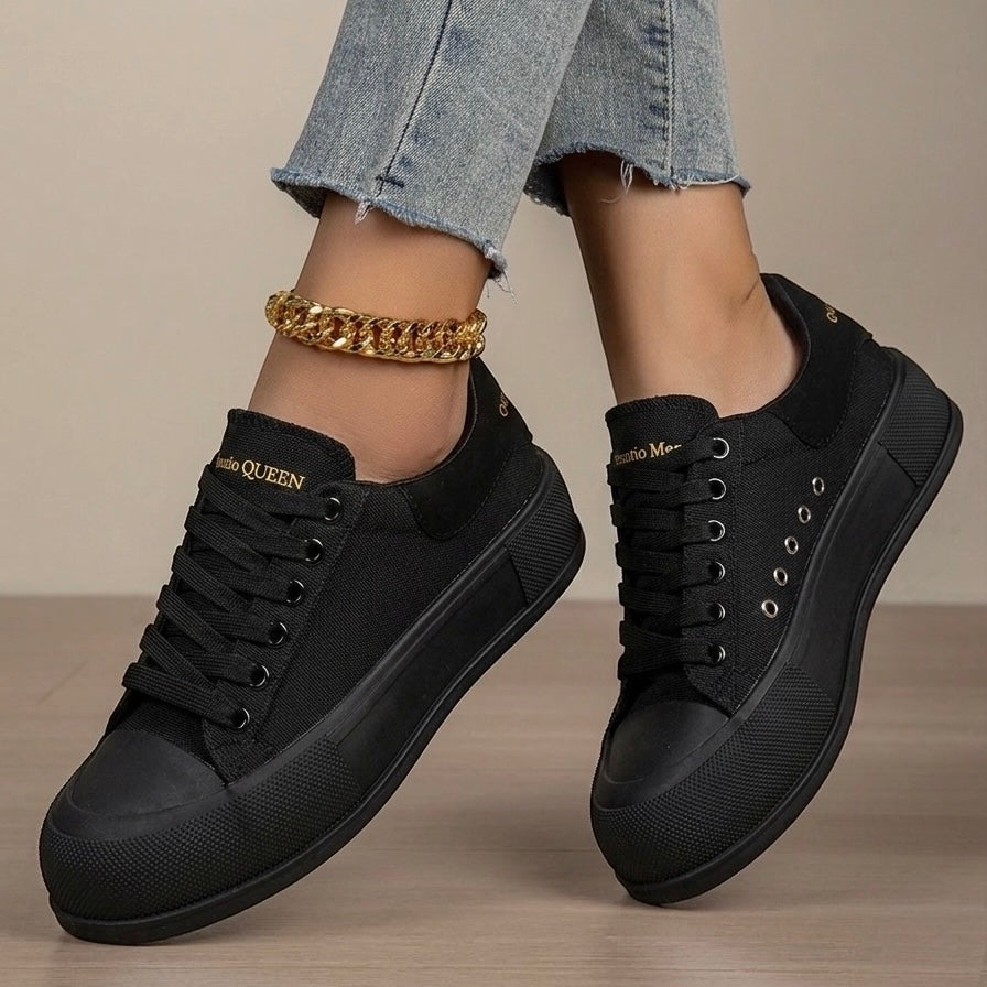 M011773 canvas shoes