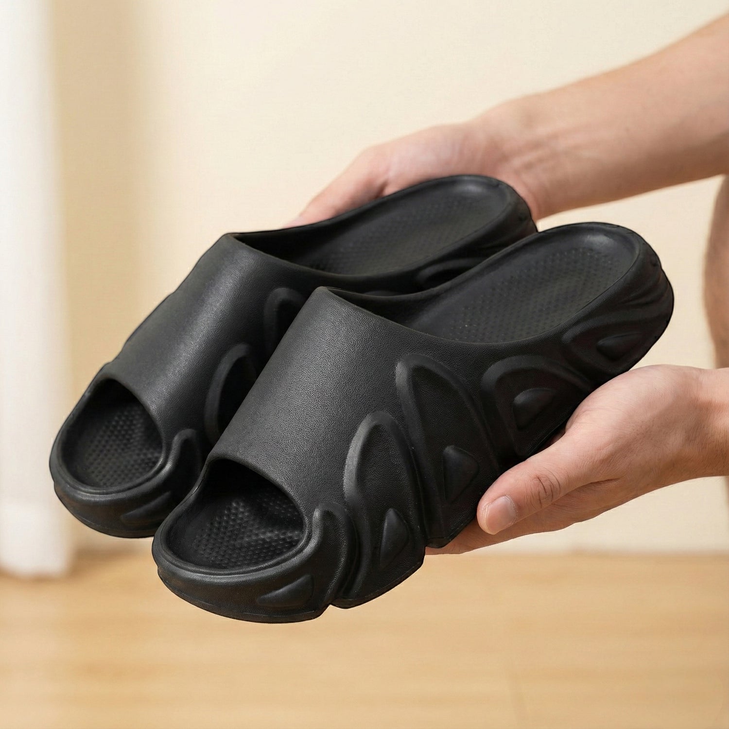M01100 men slipper