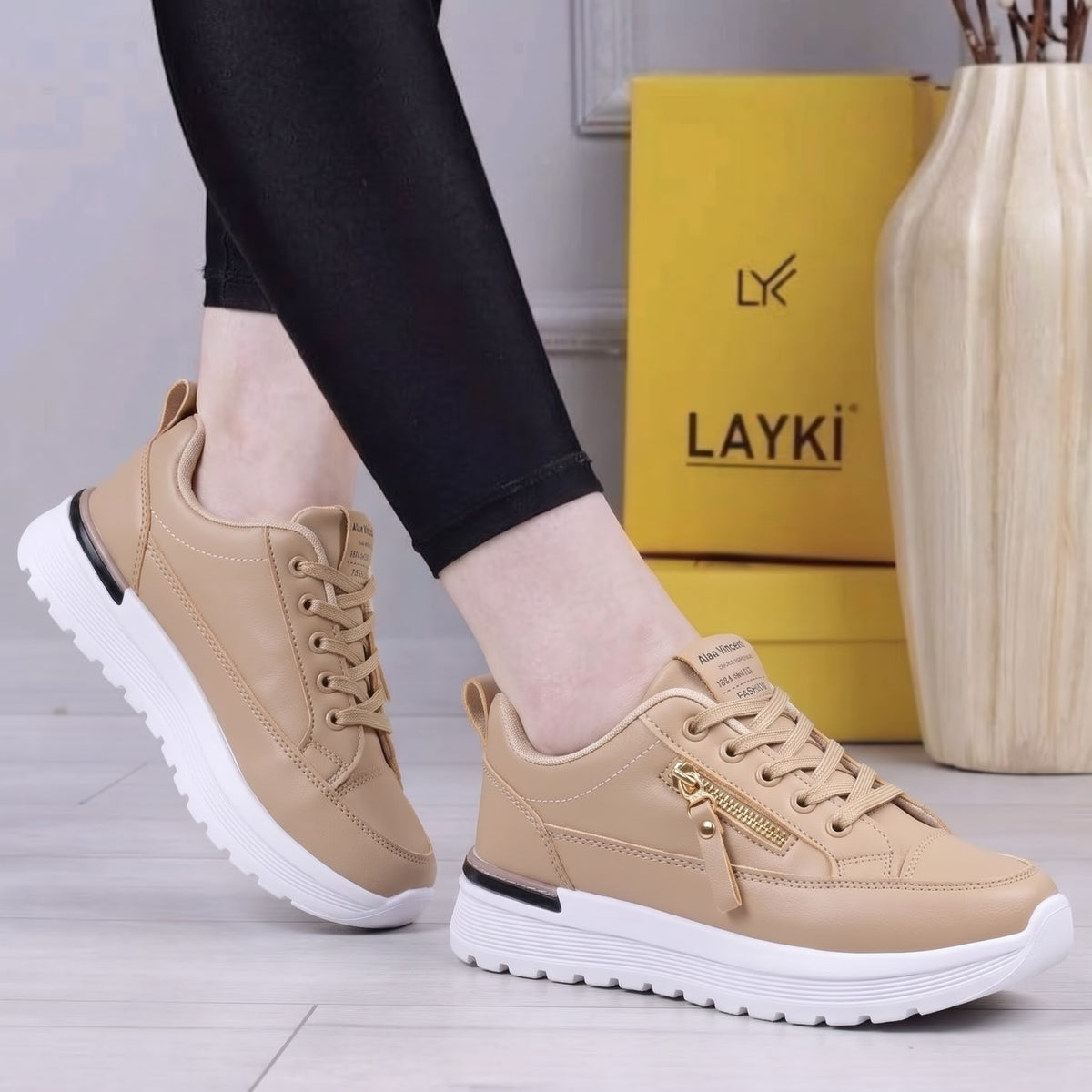 M012221 zip sneaker