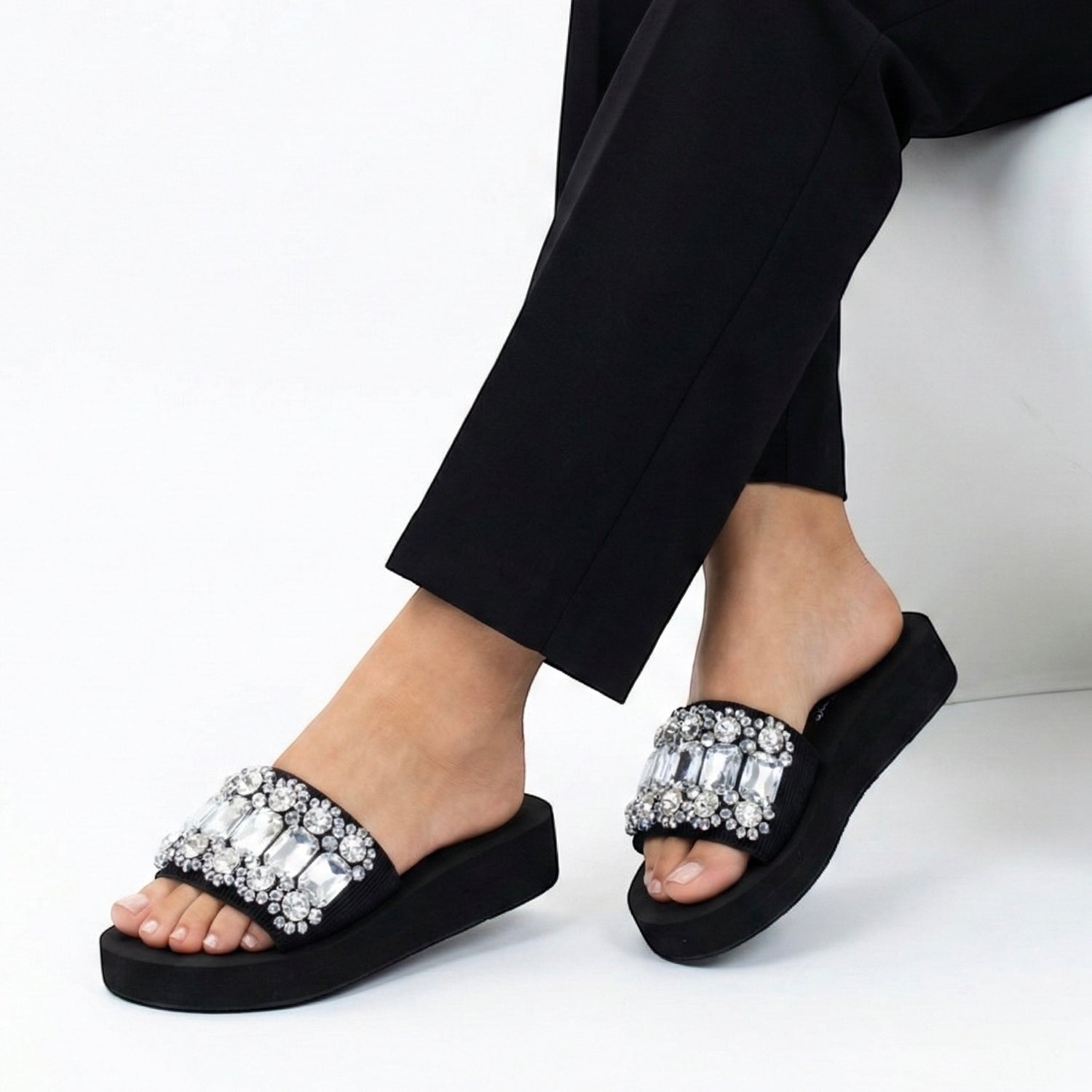 M011498 pearl slipper
