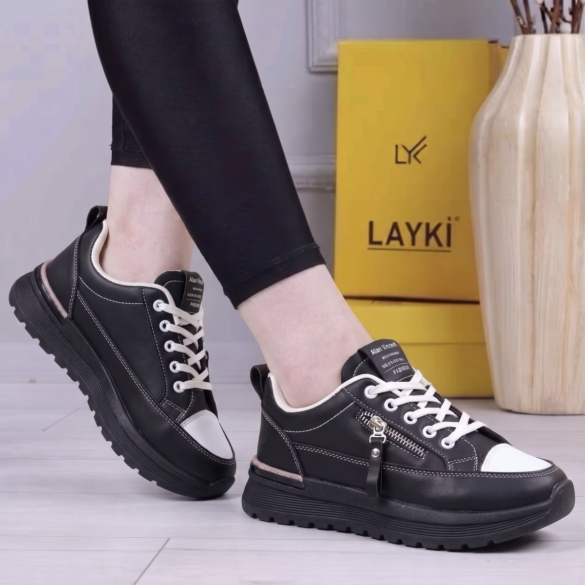 M012221 zip sneaker