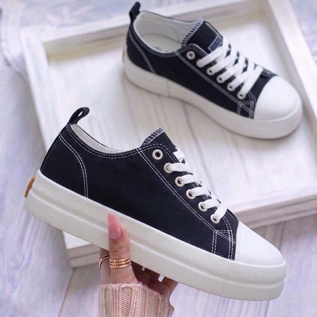 M011936 canvas shoes