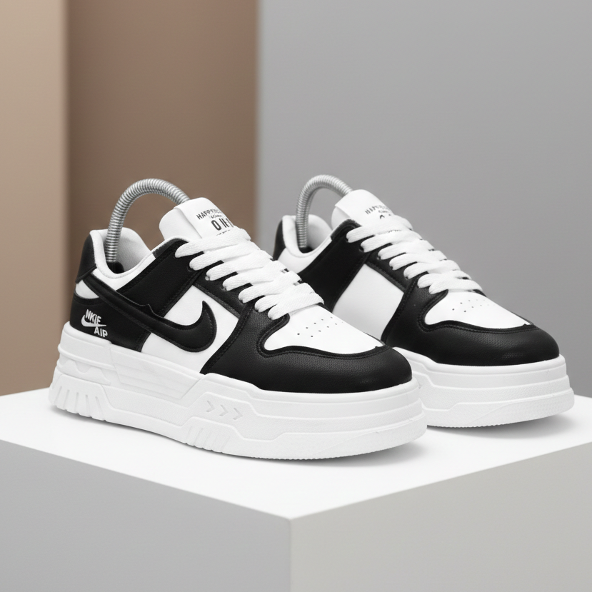 Side tick sneaker