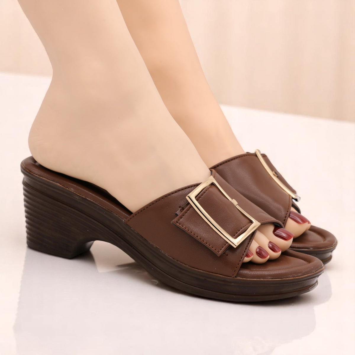M0615 kitten heel