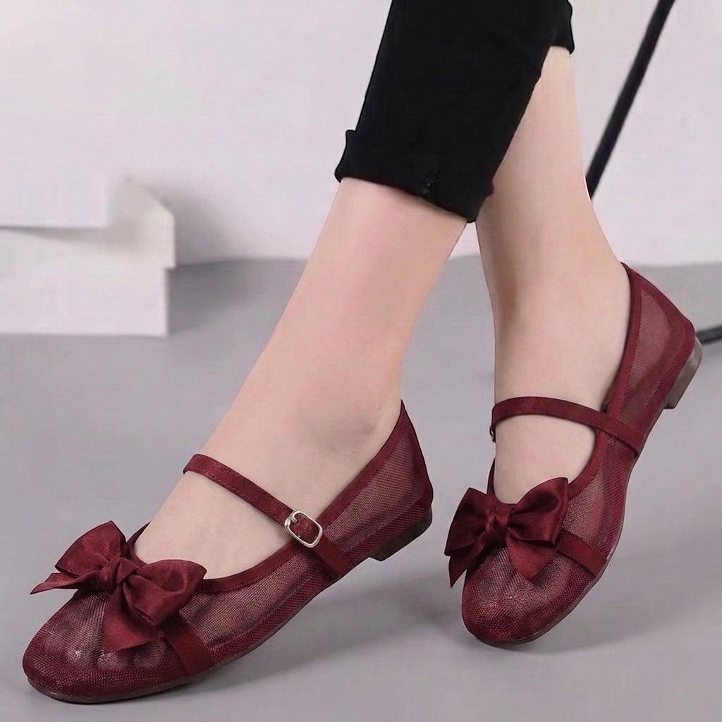 A pair of women&