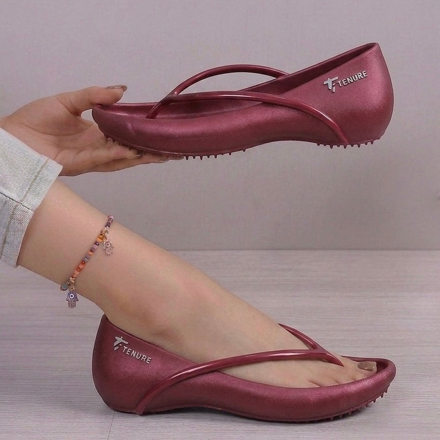 A pair of women&
