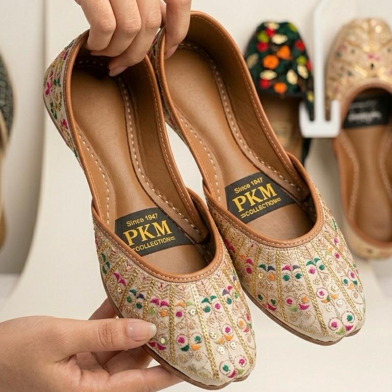 Beige khussa