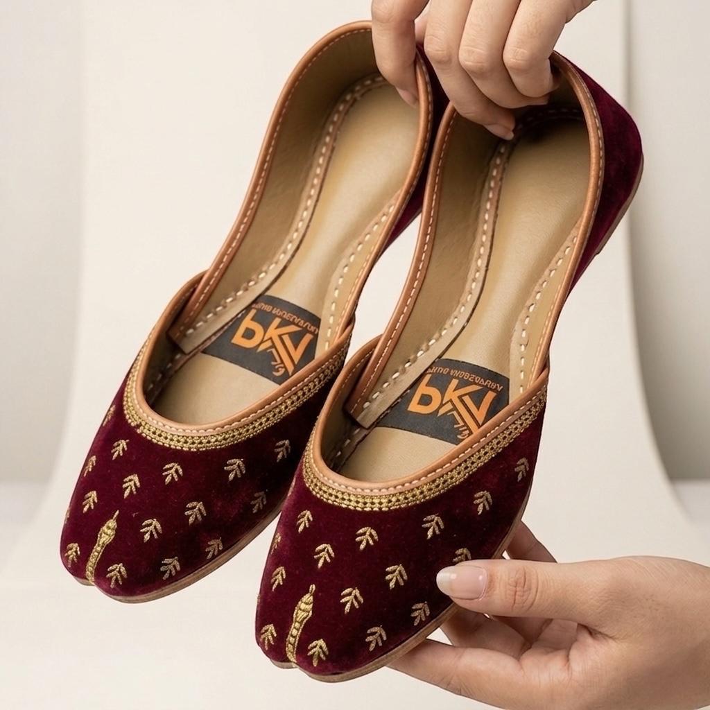 Maroon khussa