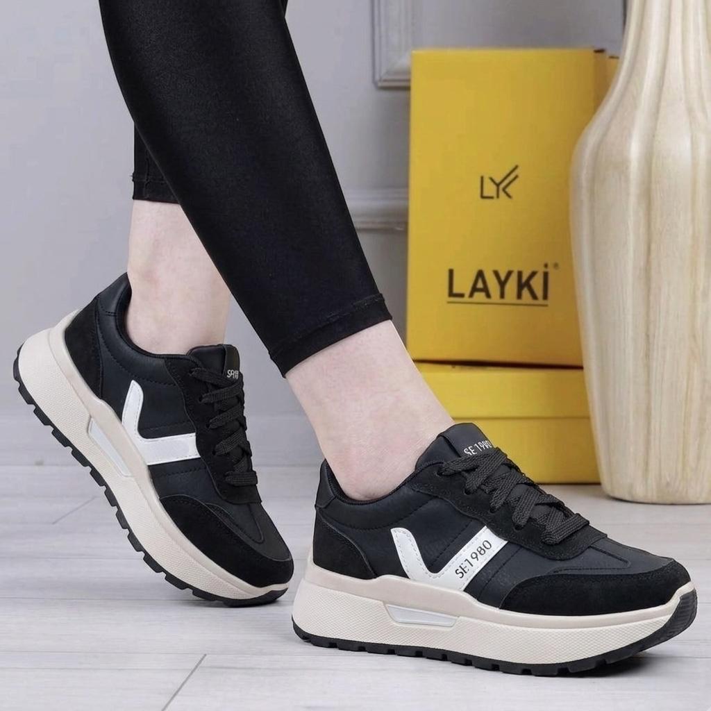 M011823 shoes