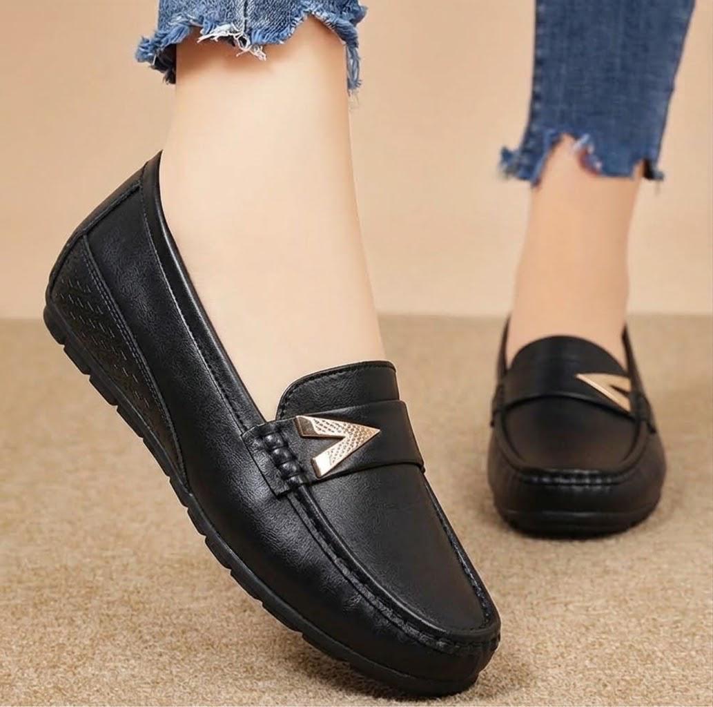 Black wedge pump shoes