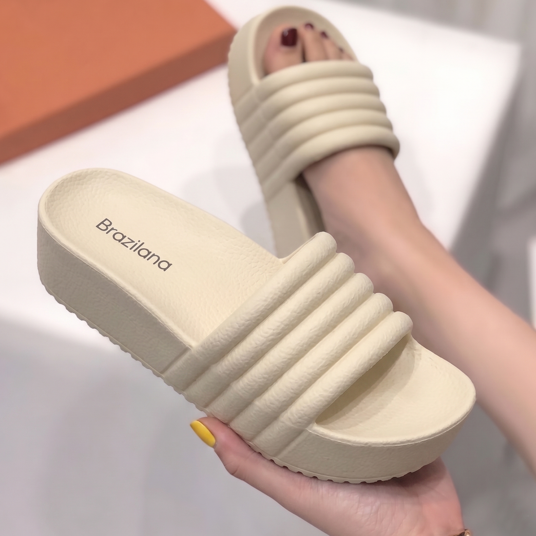 M011540 comfy slipper