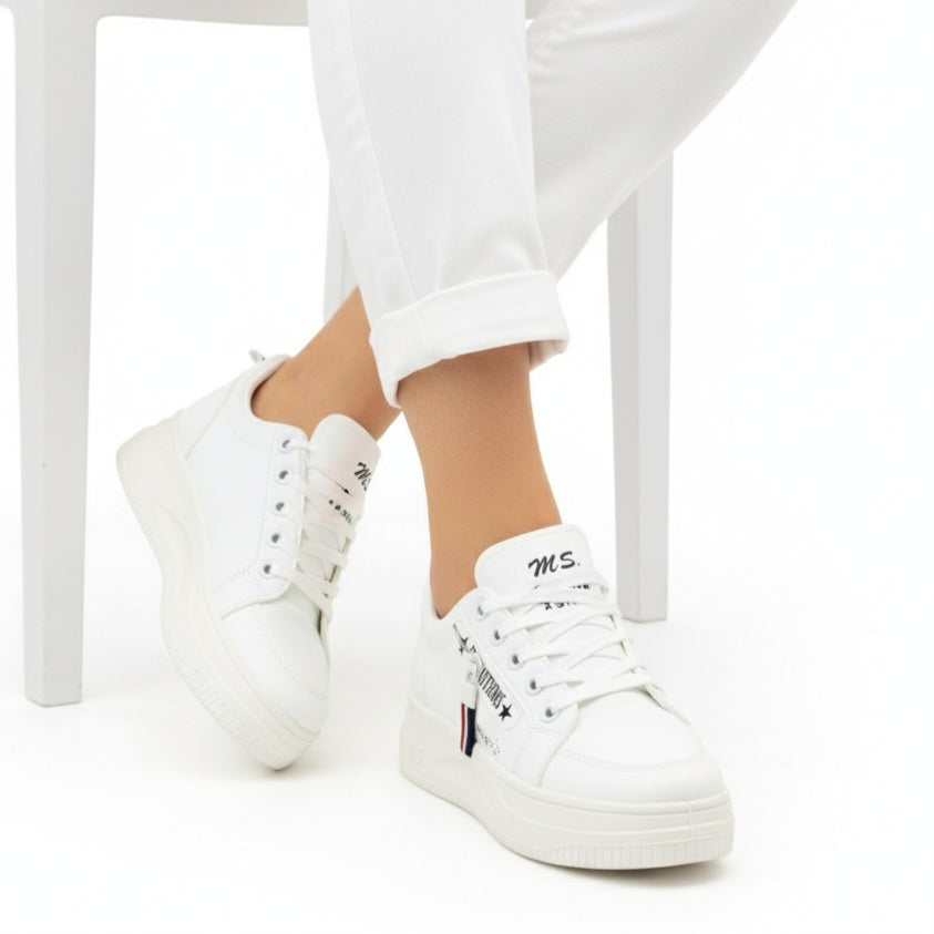 M01004 sneaker