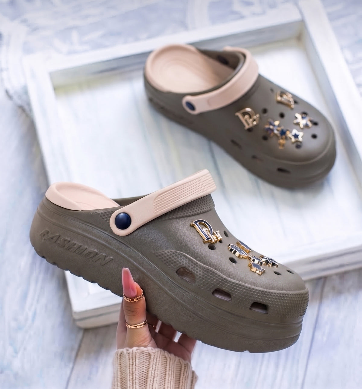 M012010 clogs shoes
