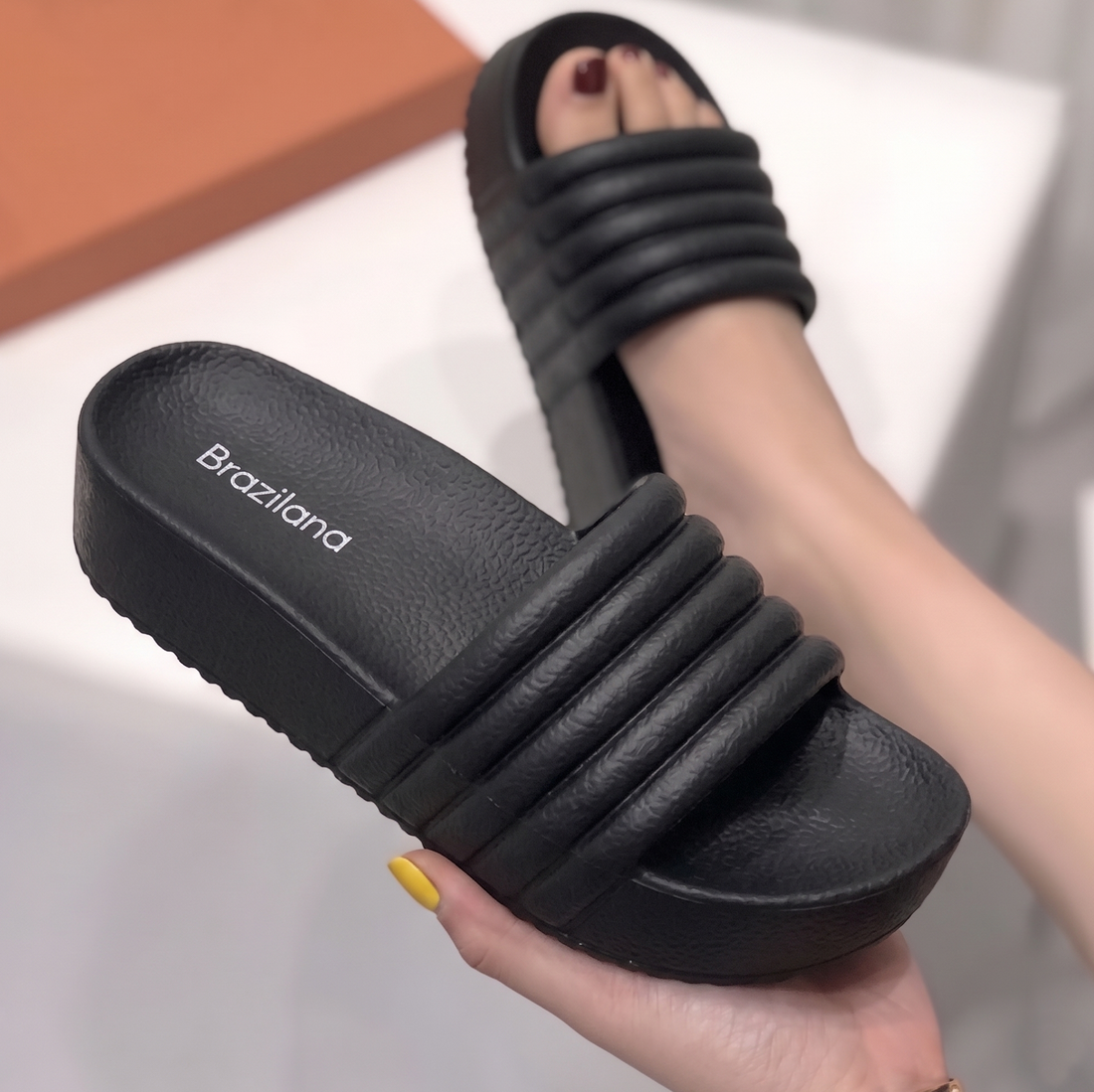 M011540 comfy slipper